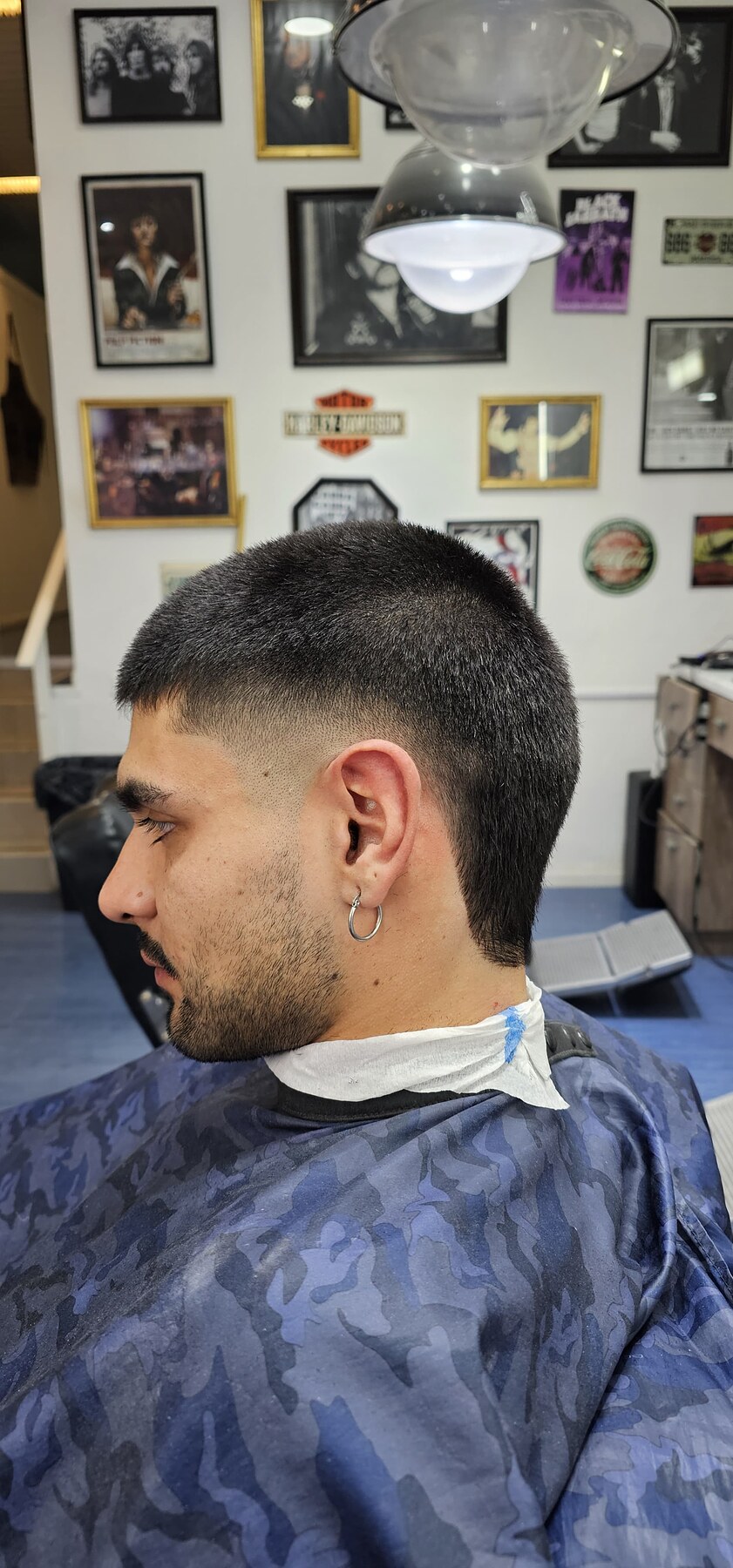 Corte texturizado con fade y barba prolija