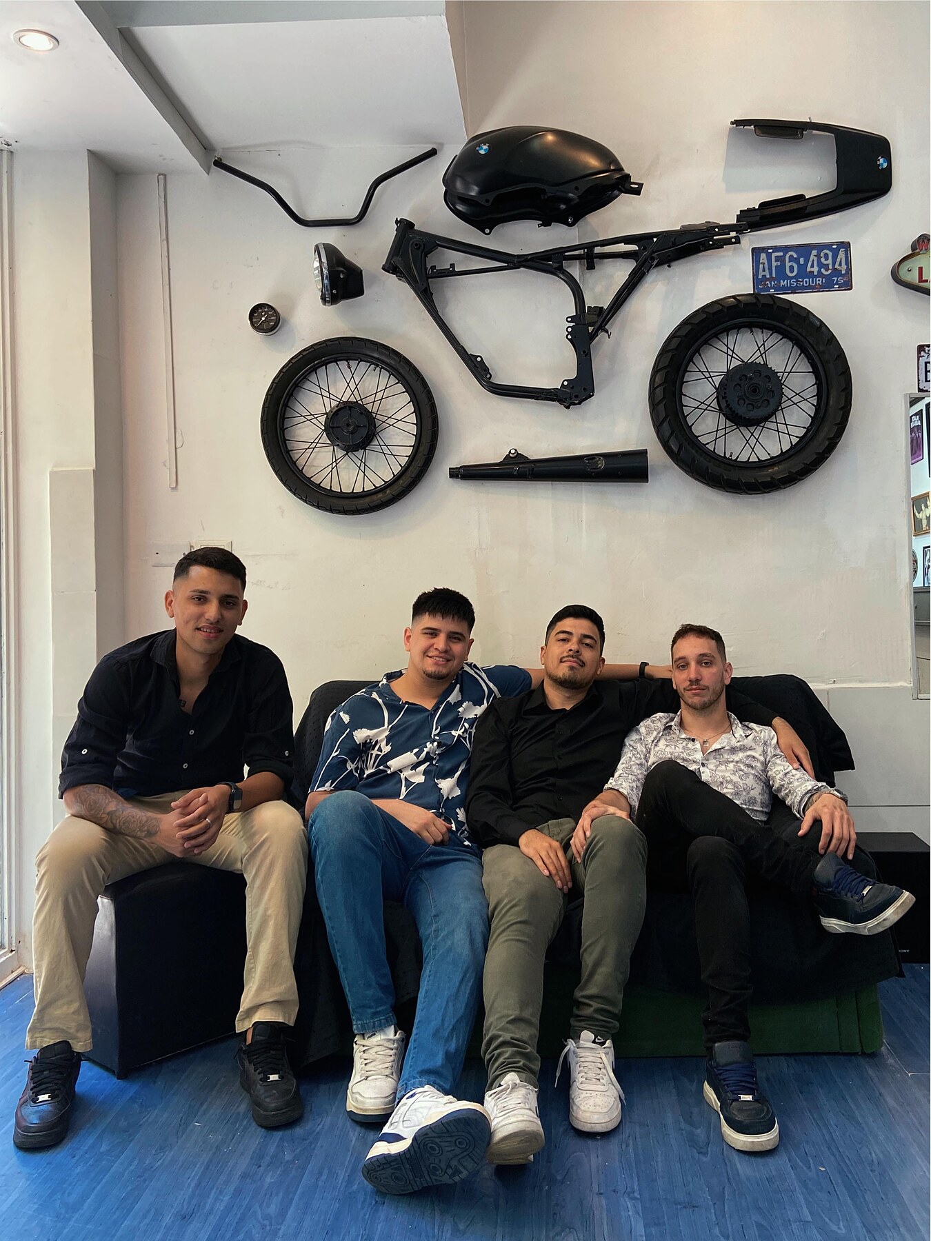 Equipo de barberos de La Guarida Barbería